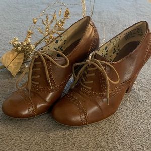 Brown Heeled Saddle-Shoes